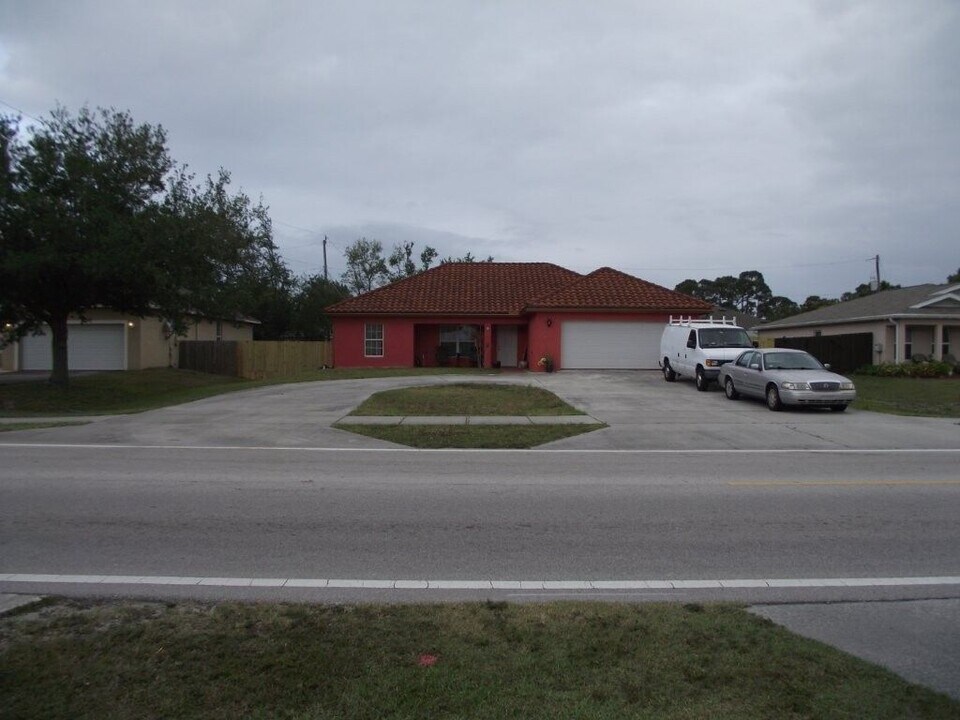 317 NW Bayshore Blvd in Port St. Lucie, FL - Building Photo