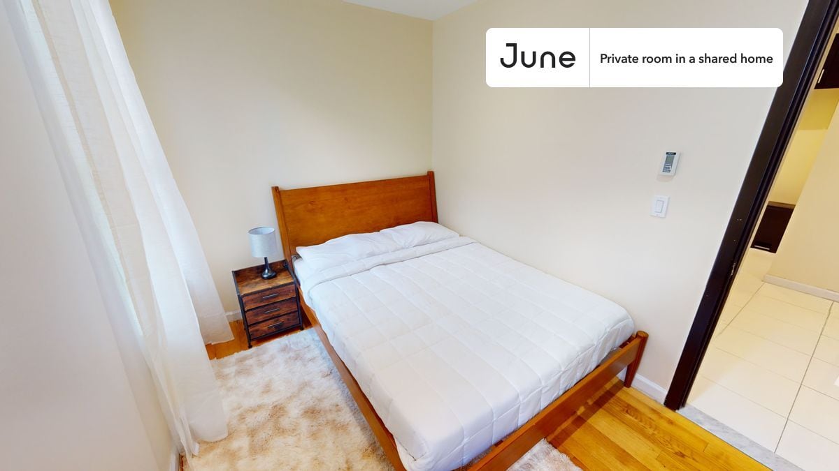 Private bedroom in 6 bed/3 bath Home in New York, NY - Building Photo