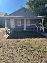 205 W Colorado Ave in Chickasha, OK - Building Photo