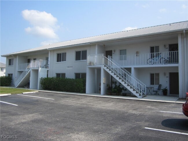 1236-1302 SE 40th St in Cape Coral, FL - Building Photo - Building Photo