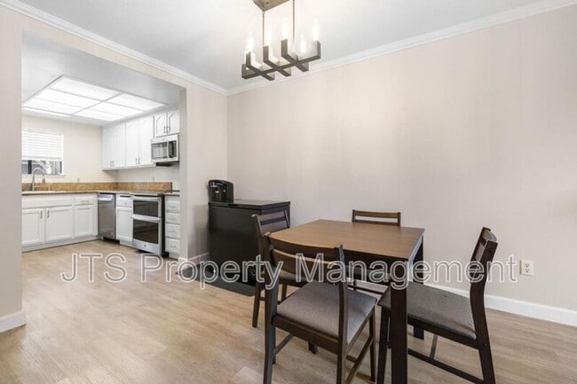 property at 9 Derow Ct