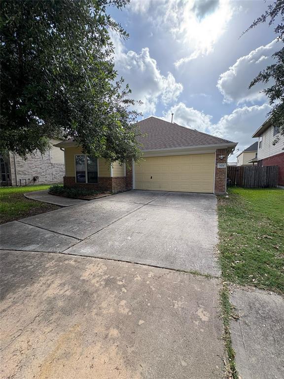 7806 Crystal Moon Dr in Houston, TX - Building Photo - Building Photo