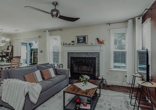 818 Zircon Ct