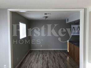 8511 N 31st Ave in Phoenix, AZ - Foto de edificio - Building Photo