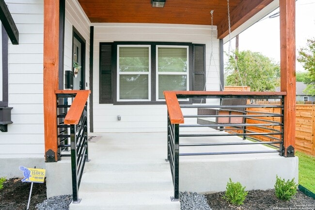 property at 1215 Lamar St