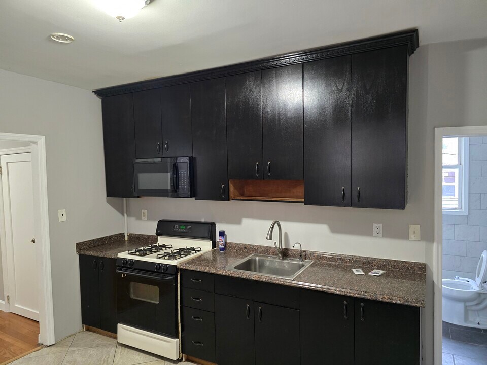 222 Danforth Ave, Unit 1 in Jersey City, NJ - Building Photo