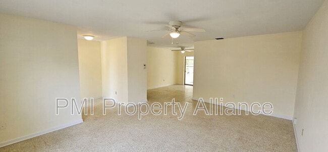 616 N Hartley Cir in Deltona, FL - Foto de edificio - Building Photo