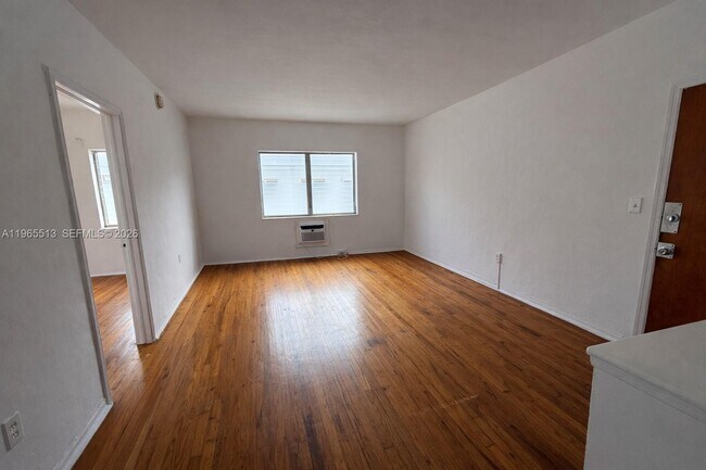 945 Bay Dr in Miami Beach, FL - Building Photo - Building Photo