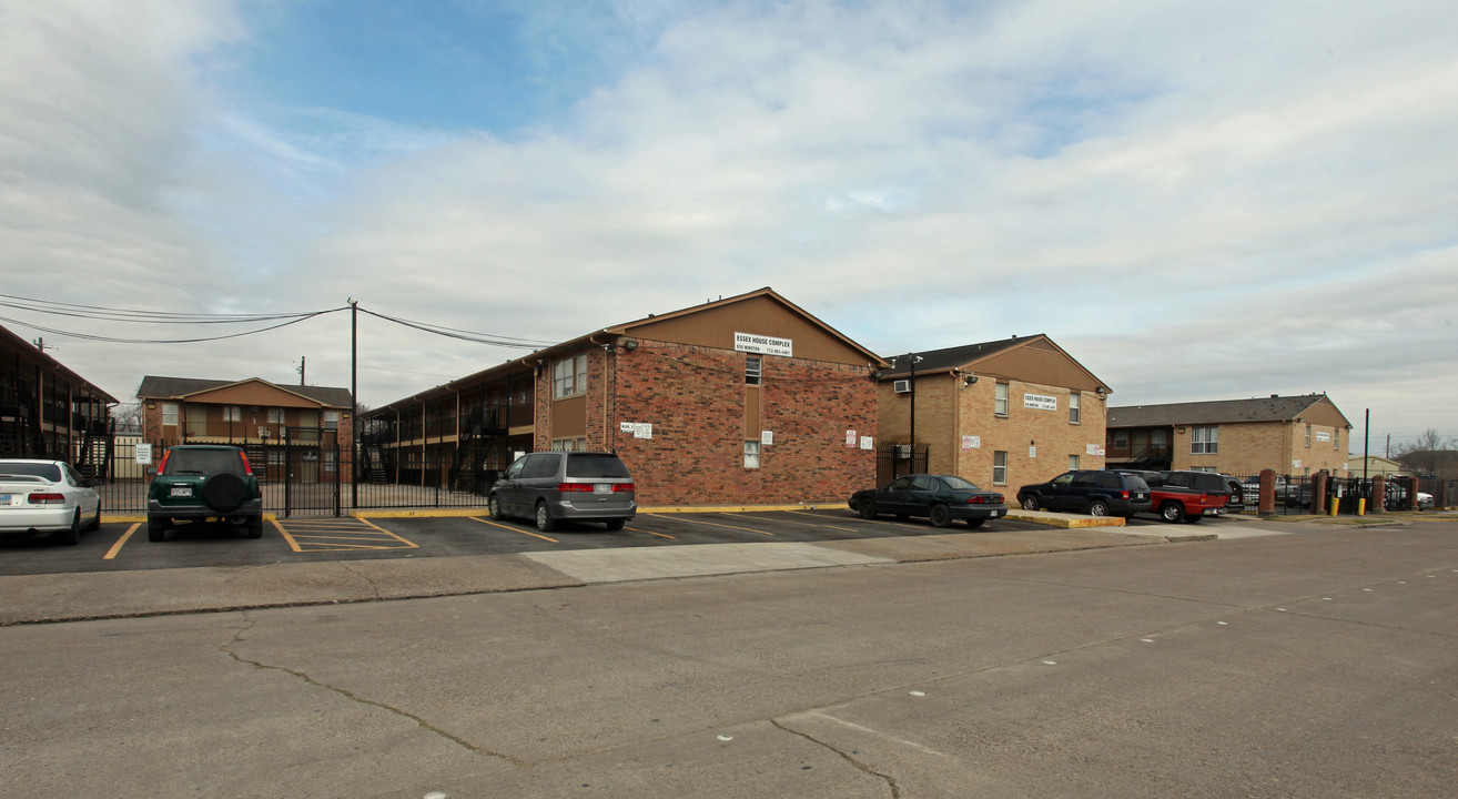 Essex House in Houston, TX - Building Photo