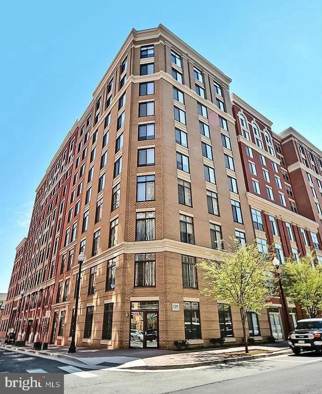 property at 1220 N Fillmore St