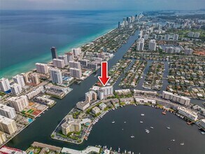 137 Golden Isles Dr in Hallandale Beach, FL - Building Photo - Building Photo