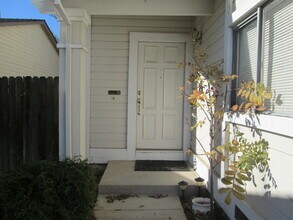 709 Heather Pl in Brentwood, CA - Foto de edificio - Building Photo