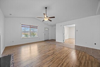 206 Flagstone Ln in Jacksonville, NC - Building Photo - Building Photo