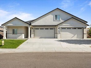 7002 W 28th Ave in Kennewick, WA - Building Photo - Building Photo