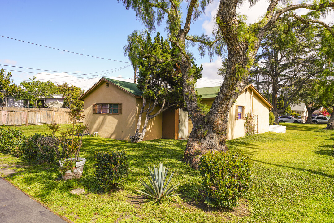 1010 N Bewley St in Santa Ana, CA - Building Photo