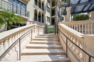 23191 Fashion Dr in Estero, FL - Foto de edificio - Building Photo