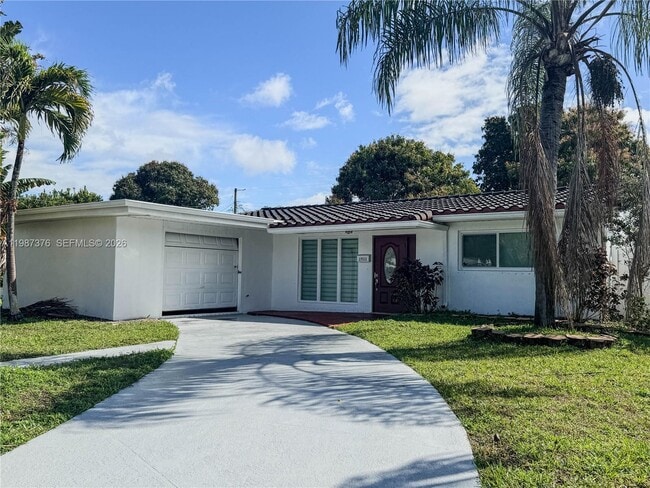 property at 1911 N 44th Ave