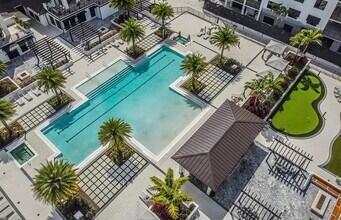 1111 Central Ave, Unit 401 in Naples, FL - Foto de edificio - Building Photo