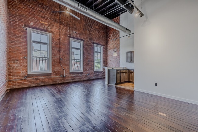 424 Main Street Luxury Apartments