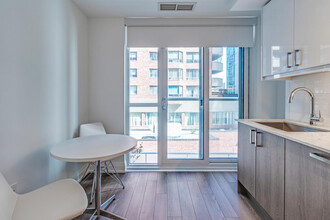 77 Mutual St in Toronto, ON - Building Photo - Building Photo