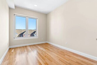 16 Taber St in Boston, MA - Building Photo - Building Photo