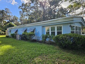 354 Ivanhoe Cir in Lady Lake, FL - Building Photo - Building Photo