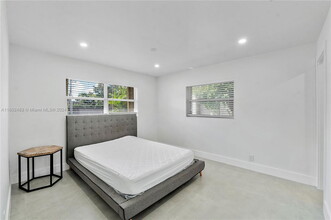 3655 Stirling Rd-Unit -1 in Hollywood, FL - Building Photo - Building Photo