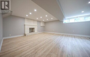 53 Newbury Dr in Newmarket, ON - Building Photo - Building Photo