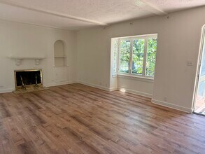 1938 Holliston Ave in Altadena, CA - Building Photo - Building Photo