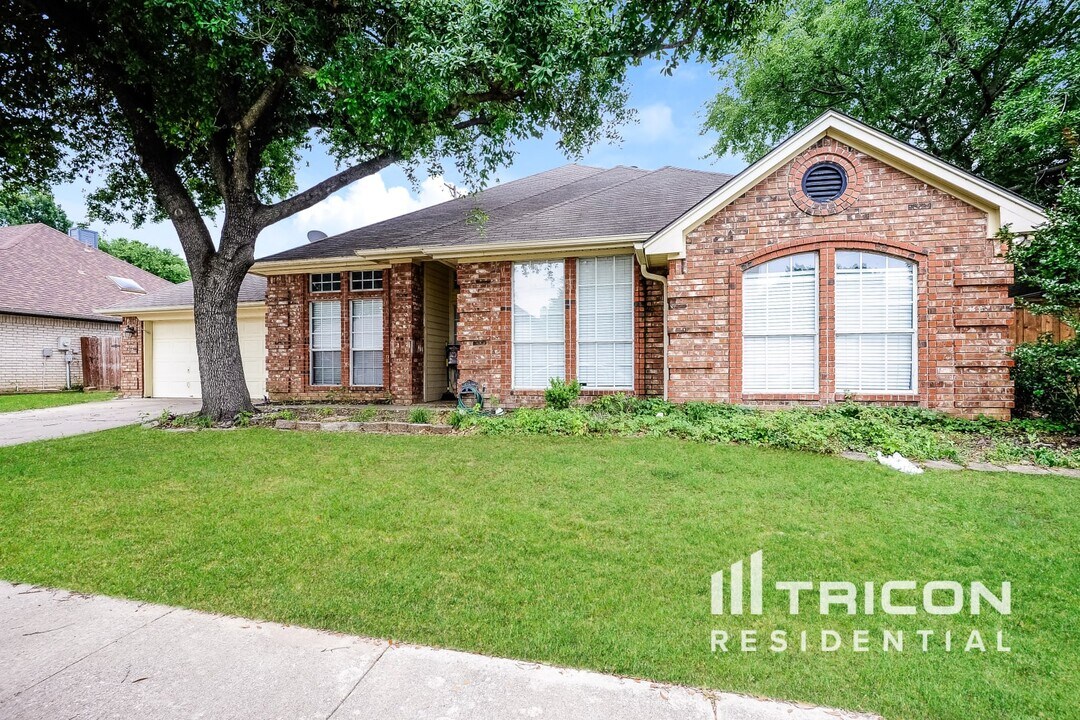 1408 Sylvia Dr in Bedford, TX - Building Photo