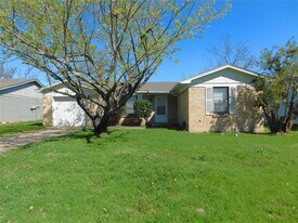 1705 White Oak Ct in Denton, TX - Building Photo