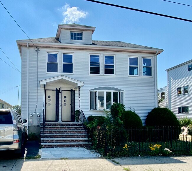 11 Goldsmith Ave Apartments and Nearby Medford Apartments For Rent