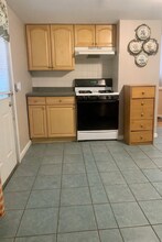 94 Walnut St, Unit 1 in Everett, MA - Foto de edificio - Building Photo