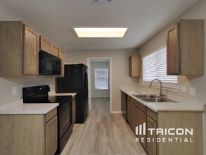 3725 Candlewind Ln in San Antonio, TX - Building Photo - Building Photo