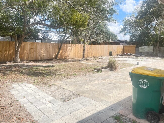 614 Larry Dr in DeLand, FL - Building Photo - Building Photo