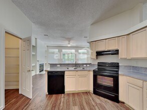 5682 Shady Pine St S in Jacksonville, FL - Building Photo - Building Photo