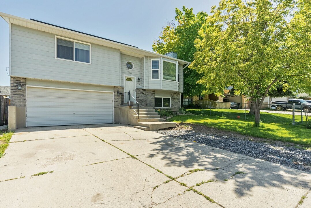 5491 Saguaro Dr in West Jordan, UT - Building Photo