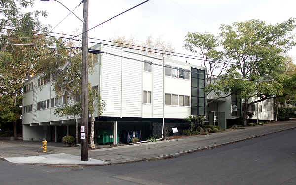 Cheville Apartments in Seattle, WA - Building Photo - Building Photo