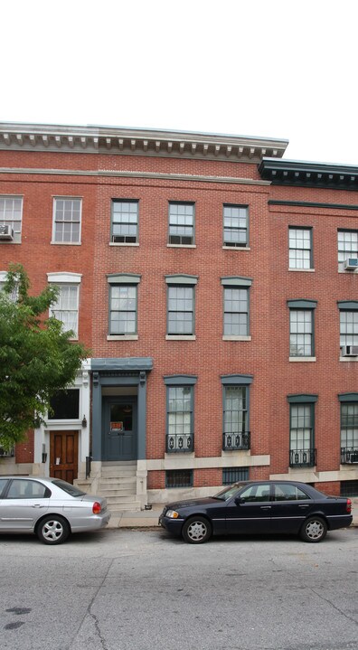 12 E Madison St in Baltimore, MD - Building Photo