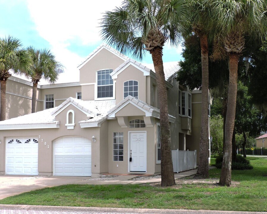 7701 Carriage Homes Dr in Orlando, FL - Building Photo