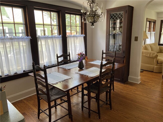 property at 98 Charlotte St