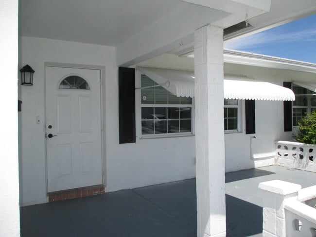 903 SW 6th Ave in Boynton Beach, FL - Building Photo - Building Photo