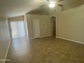 1604 E Angela Dr in Phoenix, AZ - Foto de edificio - Building Photo