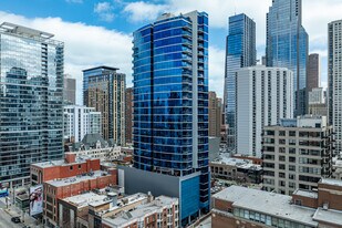 Superior 110 in Chicago, IL - Building Photo