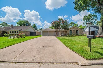 5611 Winding Way Dr in Houston, TX - Building Photo - Building Photo