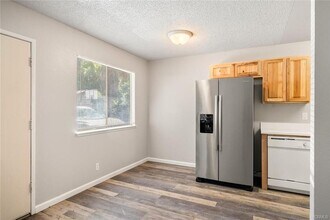1256 Warner St, Unit C in Chico, CA - Foto de edificio - Building Photo
