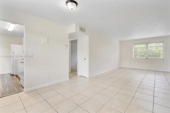 1715 N 16th Ave in Hollywood, FL - Foto de edificio - Building Photo