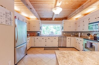 130 Stephen Dr in Goffstown, NH - Building Photo - Building Photo