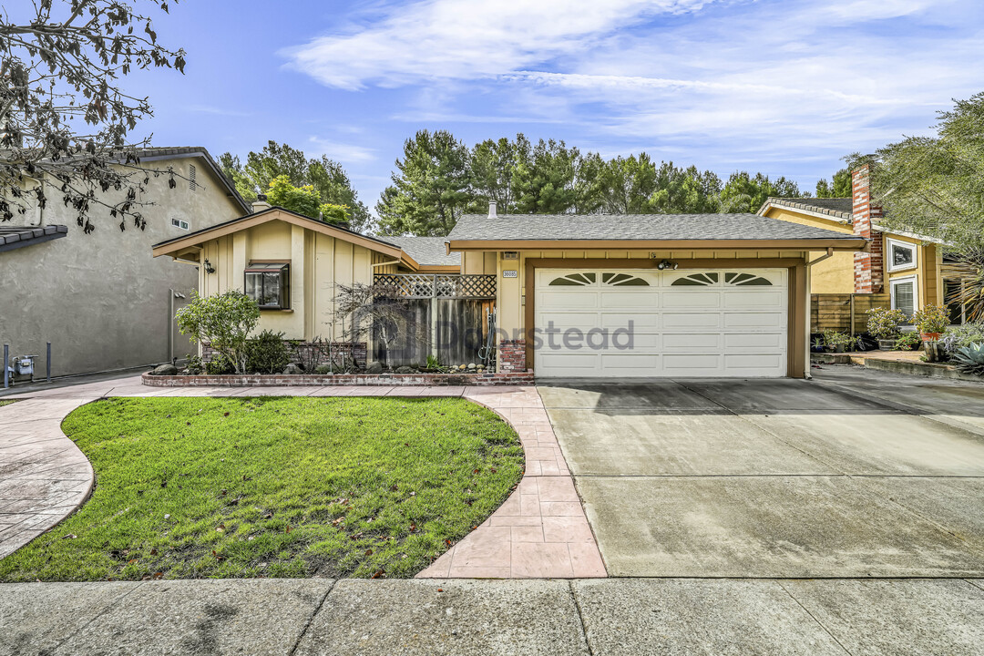 36085 Easterday Way in Fremont, CA - Building Photo