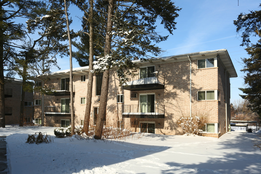 Auburn Place Apartments in East Lansing, MI - Foto de edificio